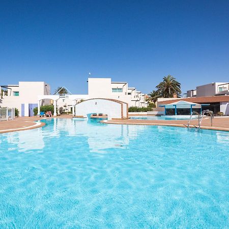Home2Book Vibrant Apt Corralejo, Pool Exterior photo