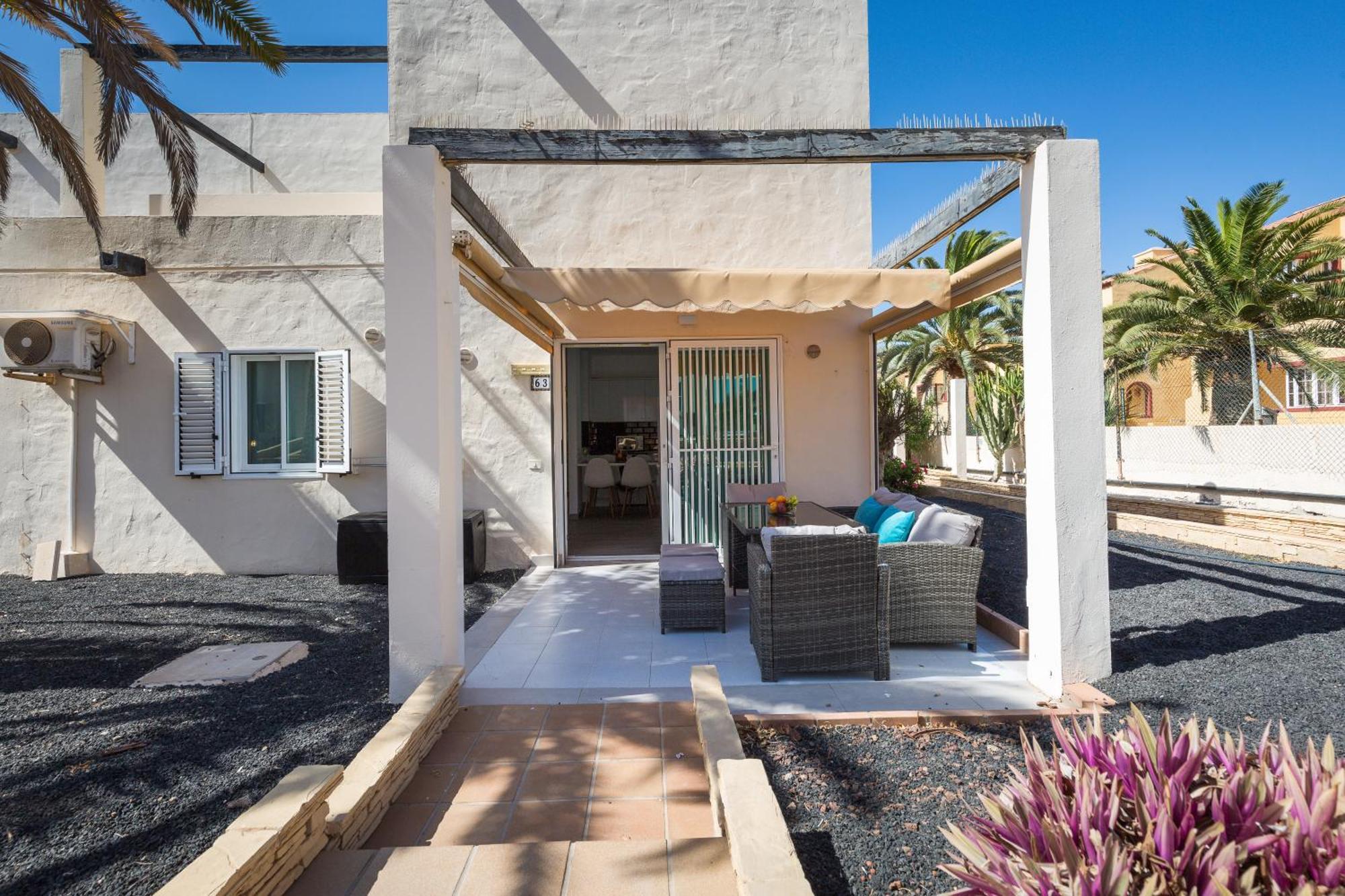 Home2Book Vibrant Apt Corralejo, Pool Exterior photo