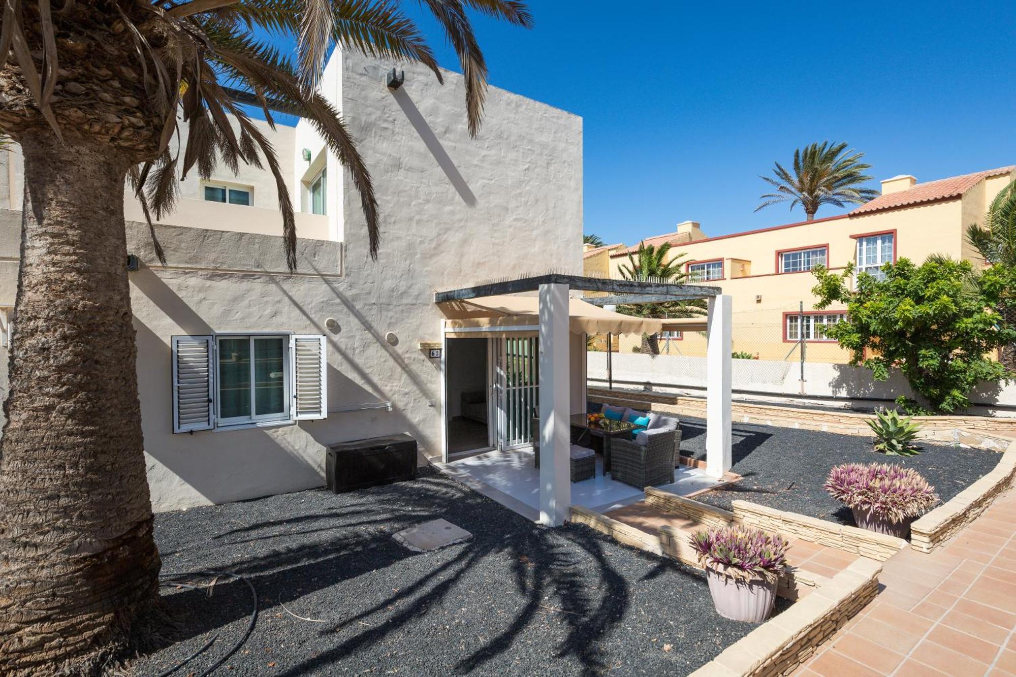 Home2Book Vibrant Apt Corralejo, Pool Exterior photo