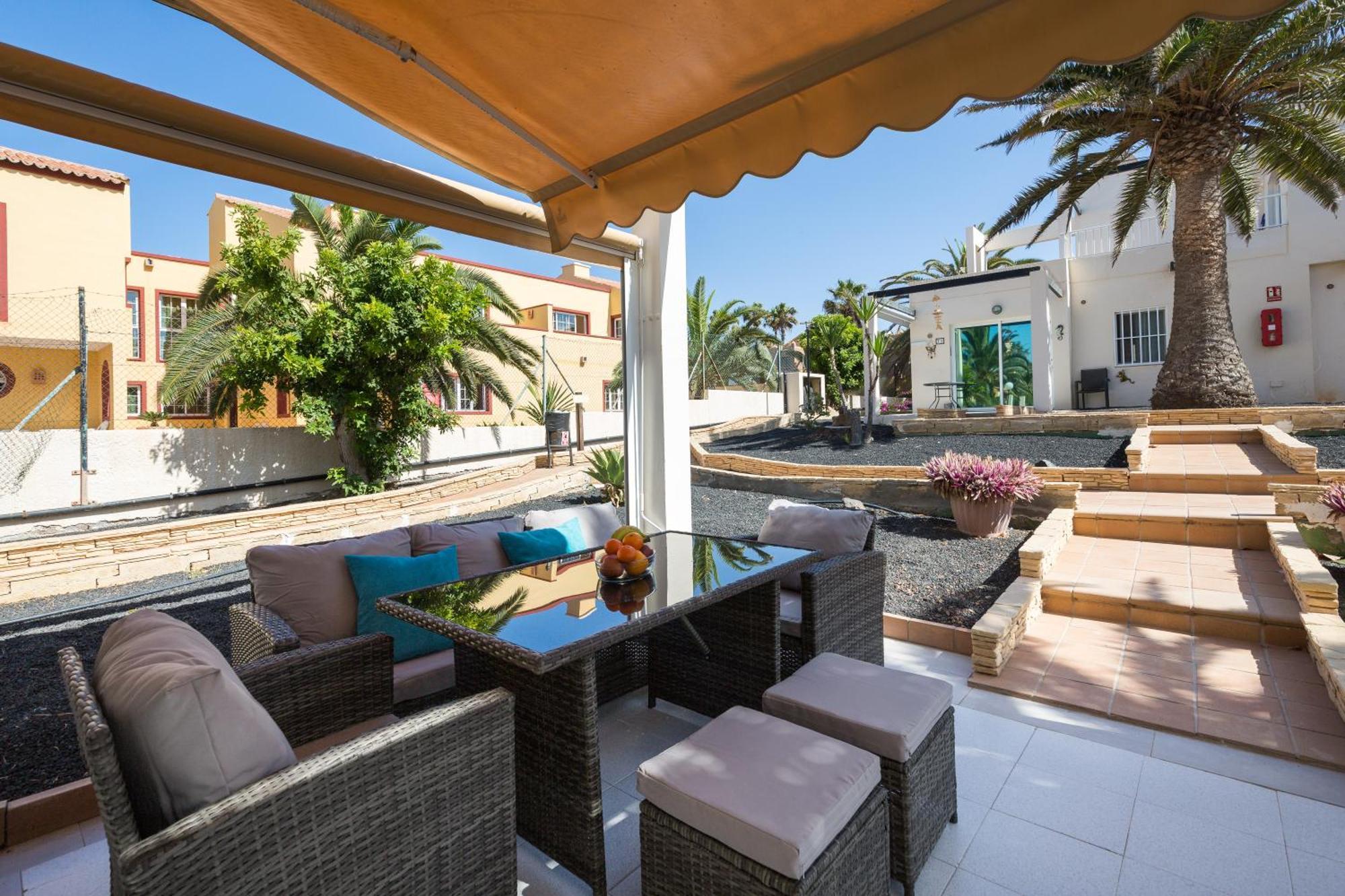 Home2Book Vibrant Apt Corralejo, Pool Exterior photo